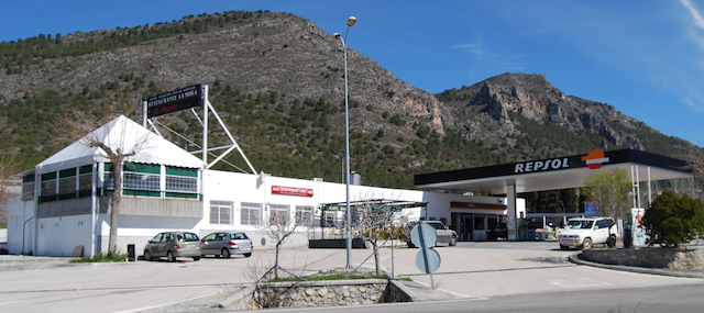 estacion-servicio-la-mora.png